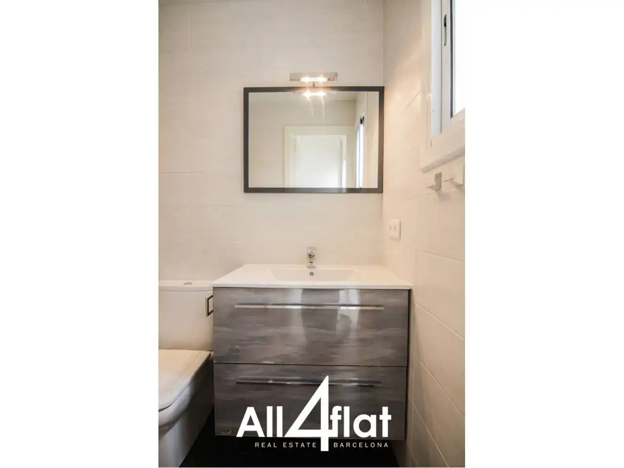 Bathroom of Flat for rent in Barcelona  with Heating, Parquet flooring and Alarm