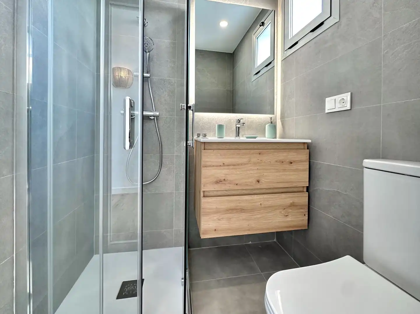 Badezimmer von Dachboden zum Verkauf in Almuñécar mit Klimaanlage, Terrasse und Schwimmbad