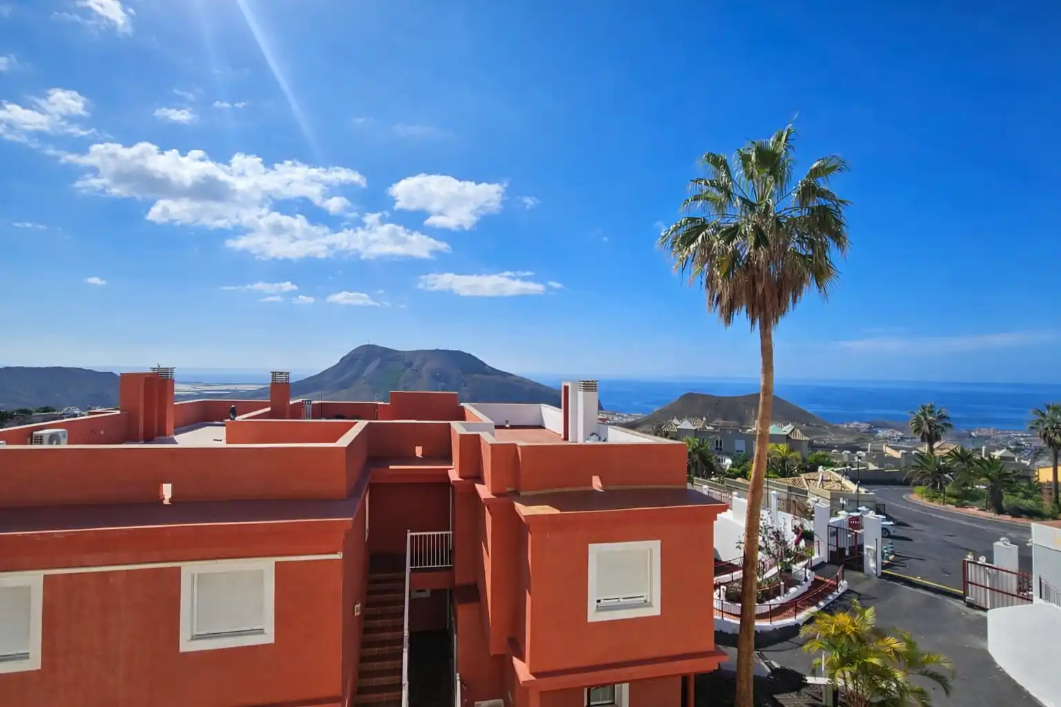 Vista exterior de Apartamento en venta en Arona con Terraza, Horno y Lavadora
