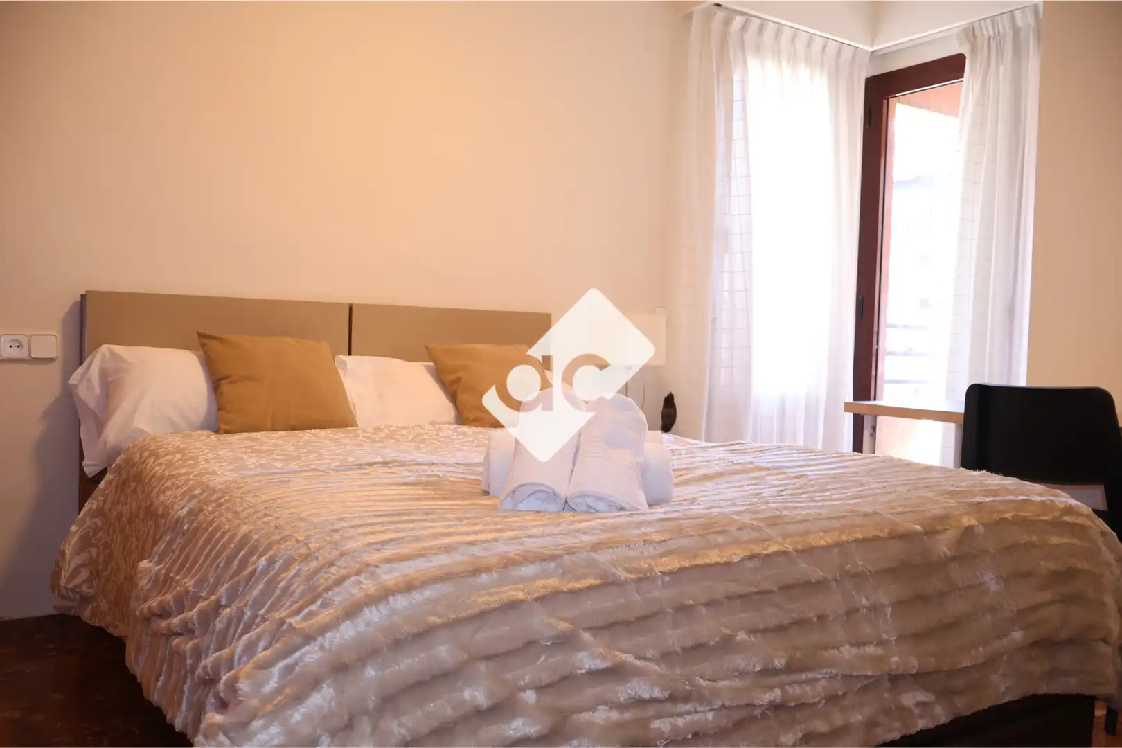 Habitación de Apartamento de alquiler en Valencia con Aire acondicionado, Calefacción y Amueblado
