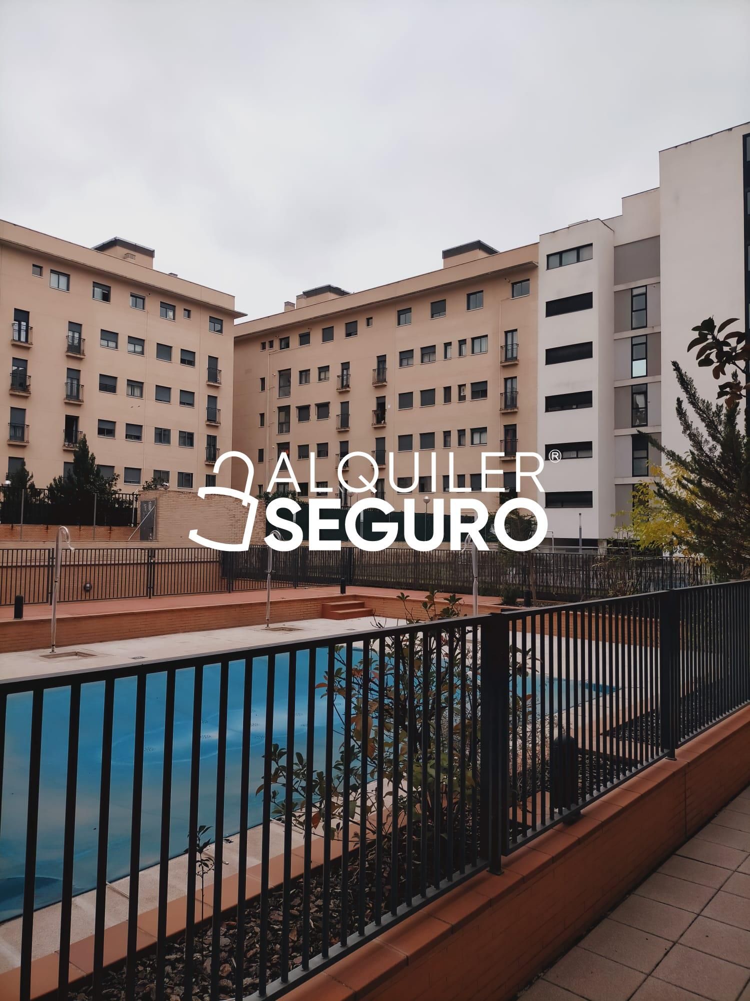 Vista exterior de Piso de alquiler en  Madrid Capital con Aire acondicionado, Trastero y Piscina