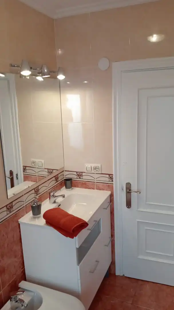 Badezimmer von Wohnung zur Miete in Gijón  mit Heizung