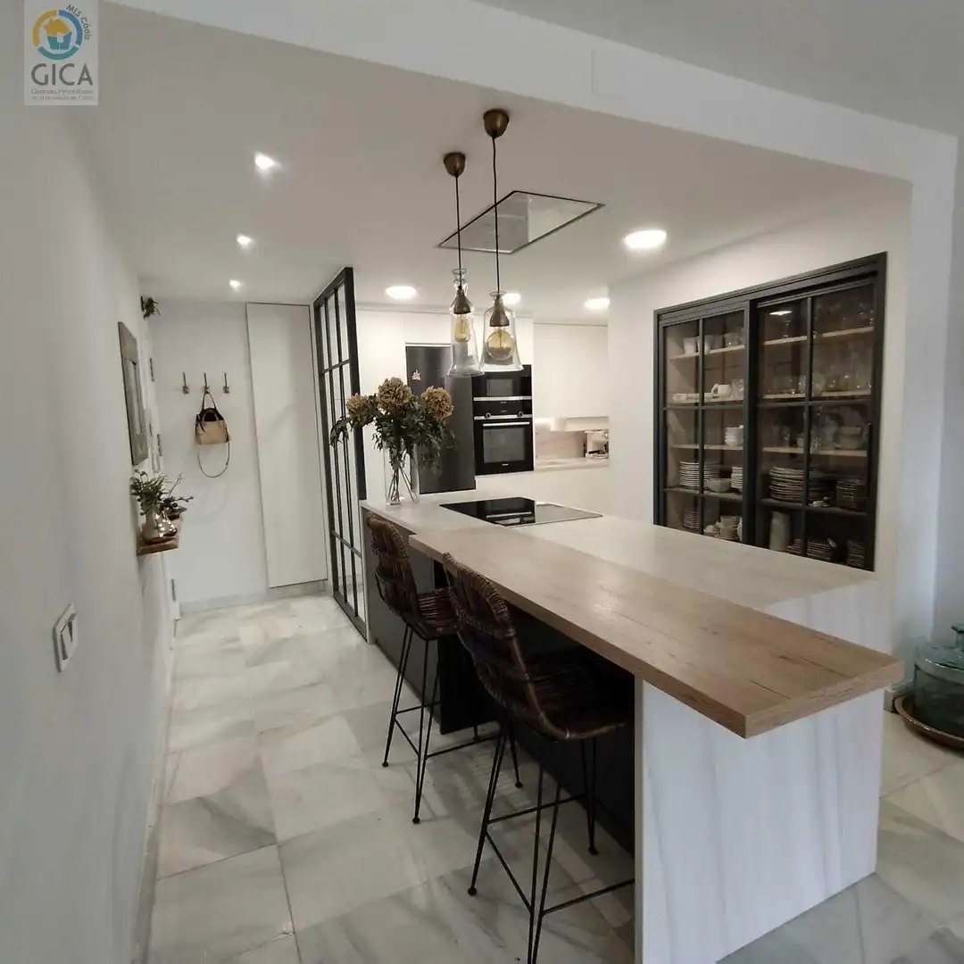Kitchen of Flat for sale in Algeciras  with Storage room