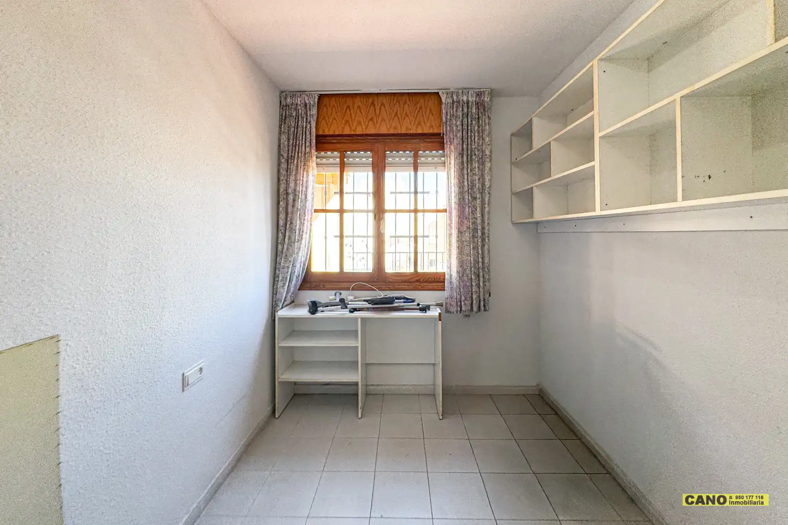 Habitación de Piso en venta en Almería con Terraza y Trastero