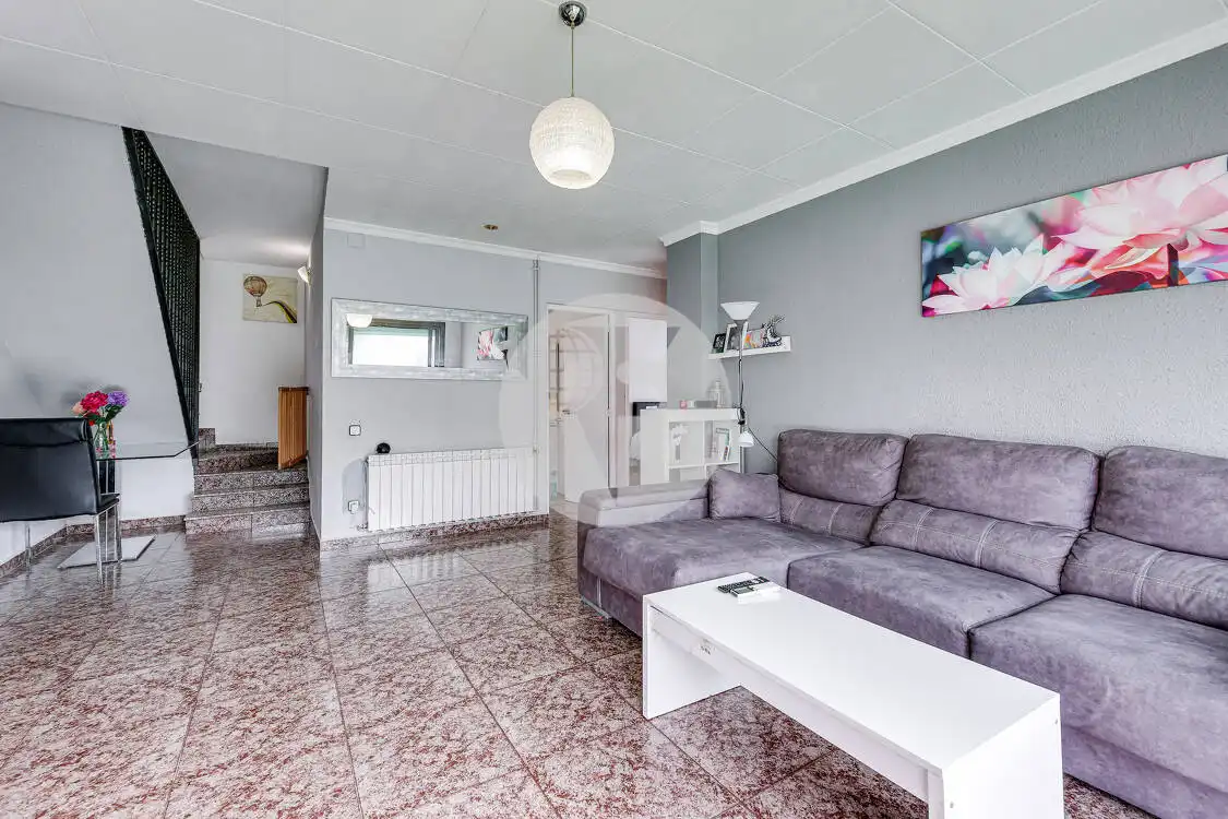 Sala d'estar de Casa o xalet en venda en Lliçà de Vall amb Calefacció, Terrassa i Piscina