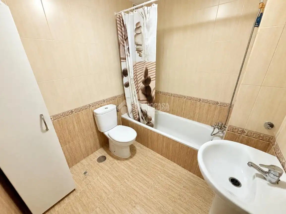Bathroom of Flat for sale in Benalmádena