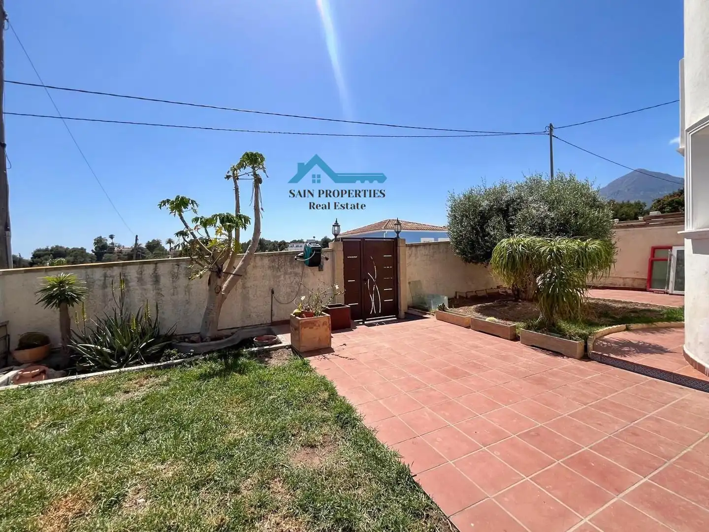 Exterior view of Detached homes for sale in L'Alfàs del Pi  with Air Conditioner, Private garden and Storage room