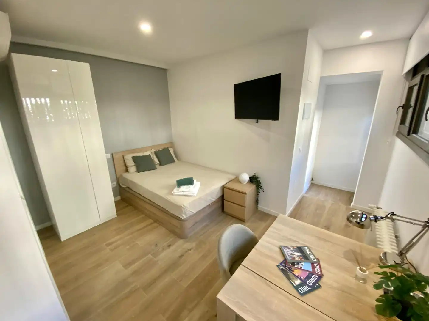 Schlafzimmer von Wohnung zur Miete in Madrid mit Klimaanlage, Heizung und Privatgarten