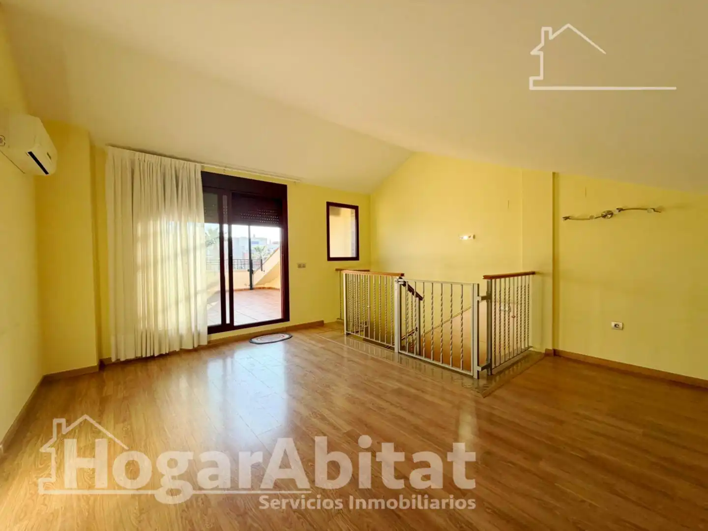 Dormitori de Casa adosada en venda en Sagunto / Sagunt amb Aire condicionat, Jardí privat i Terrassa