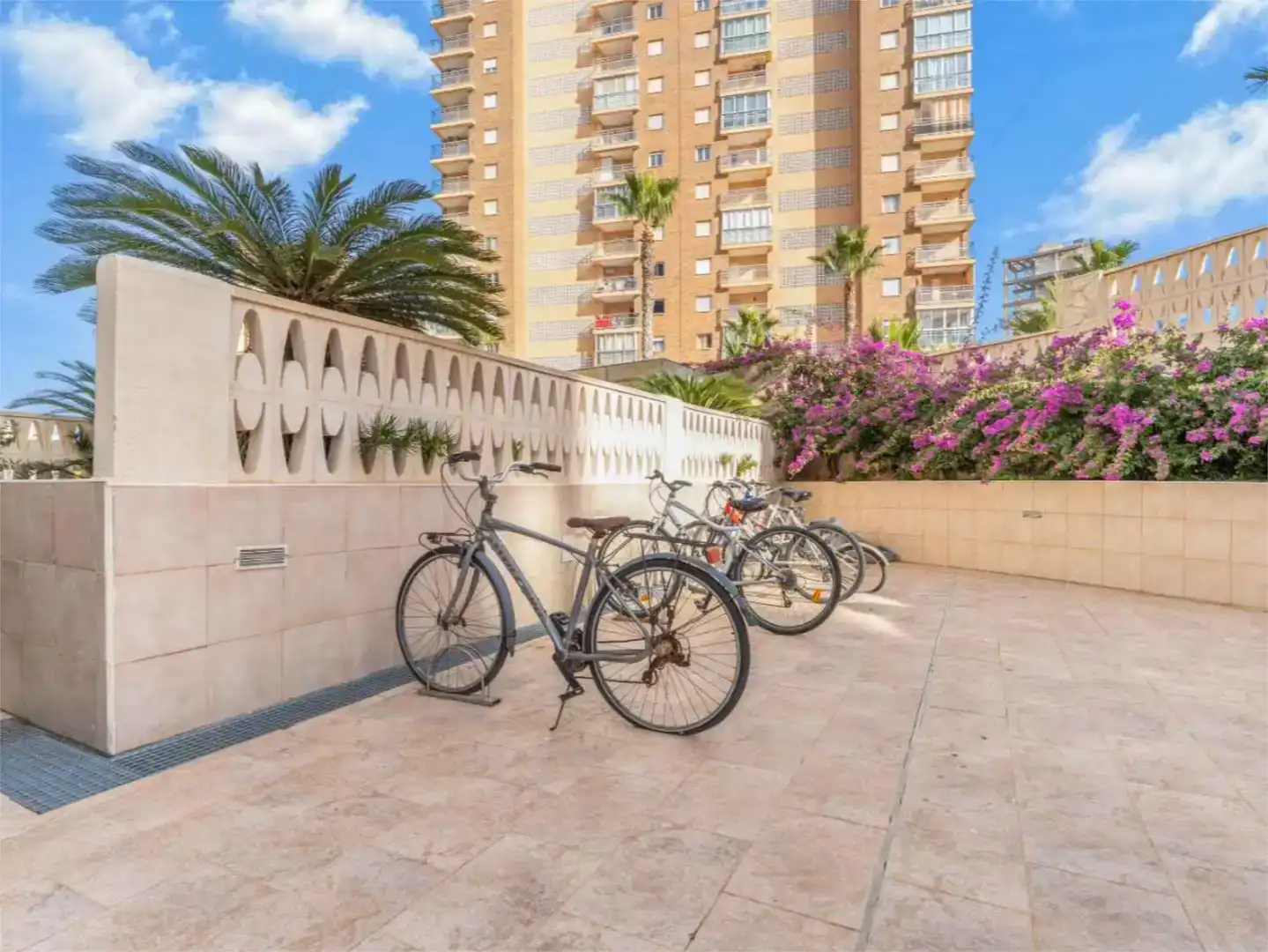 Außenansicht von Wohnung zur Miete in Calpe / Calp mit Klimaanlage, Schwimmbad und Möbliert