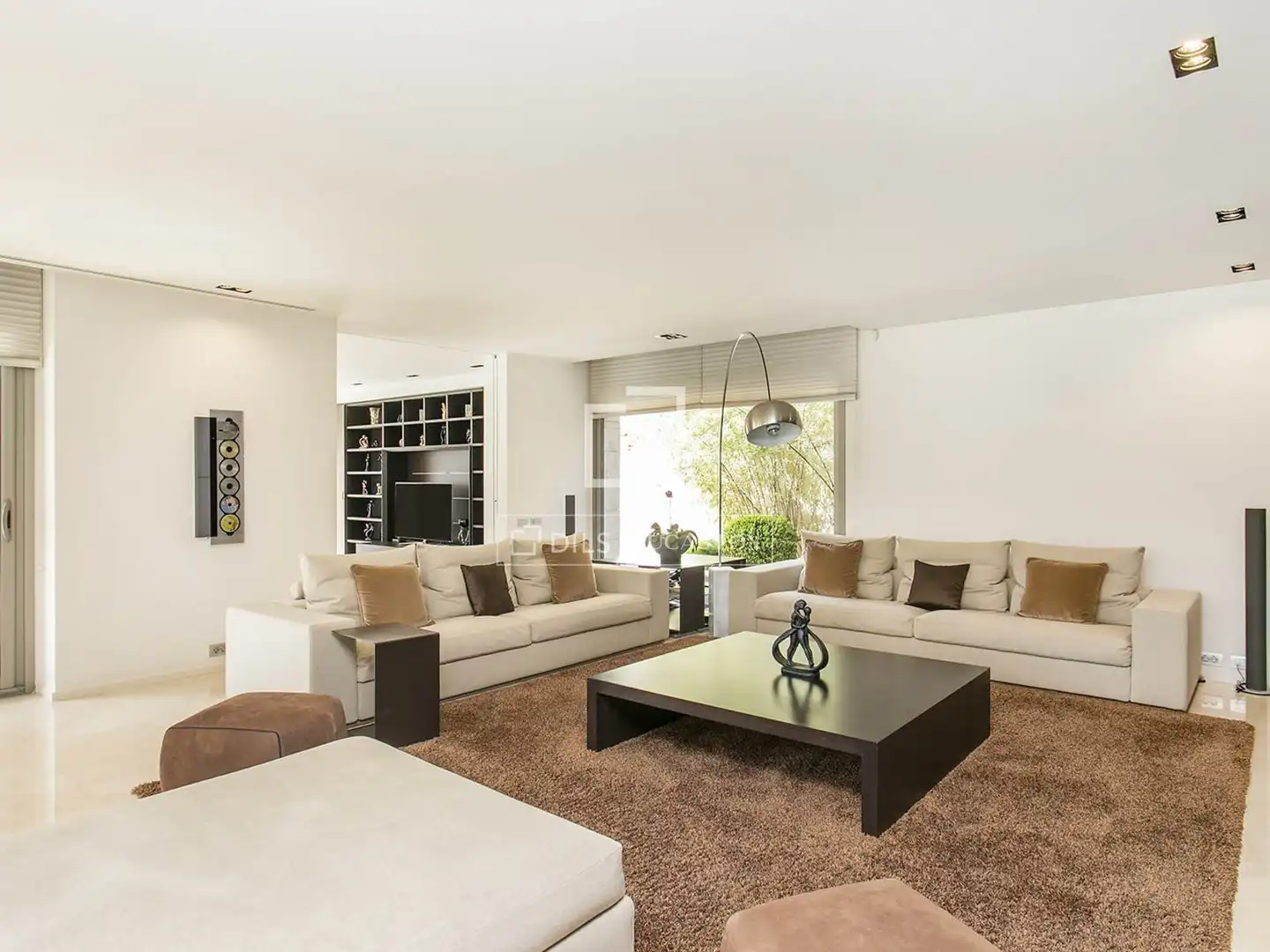 Sala d'estar de Casa o xalet en venda en Barcelona amb Aire condicionat, Calefacció i Jardí privat