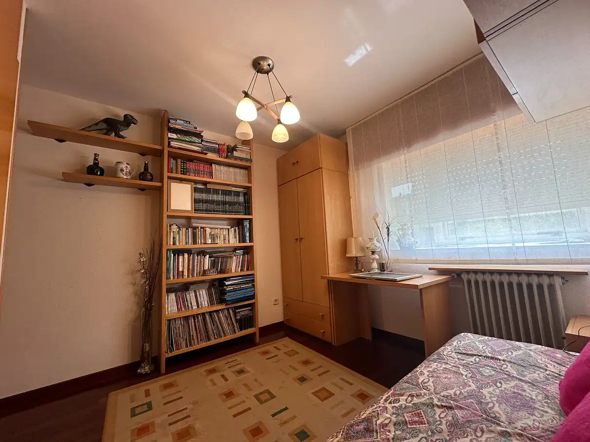 Habitación de Casa o chalet en venta en Santiago de Compostela  con Calefacción, Jardín privado y Parquet