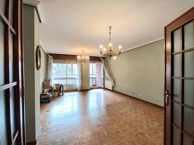 Piso en Venta en Calle Soria en Reyes Católicos