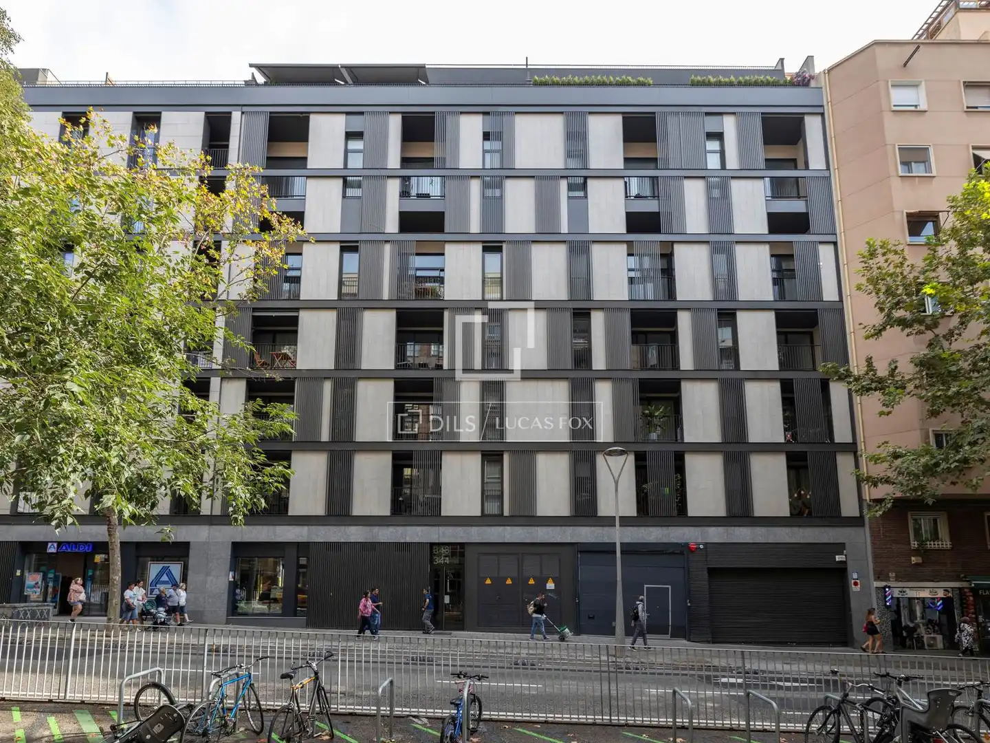 Vista exterior de Piso en venta en Eixample