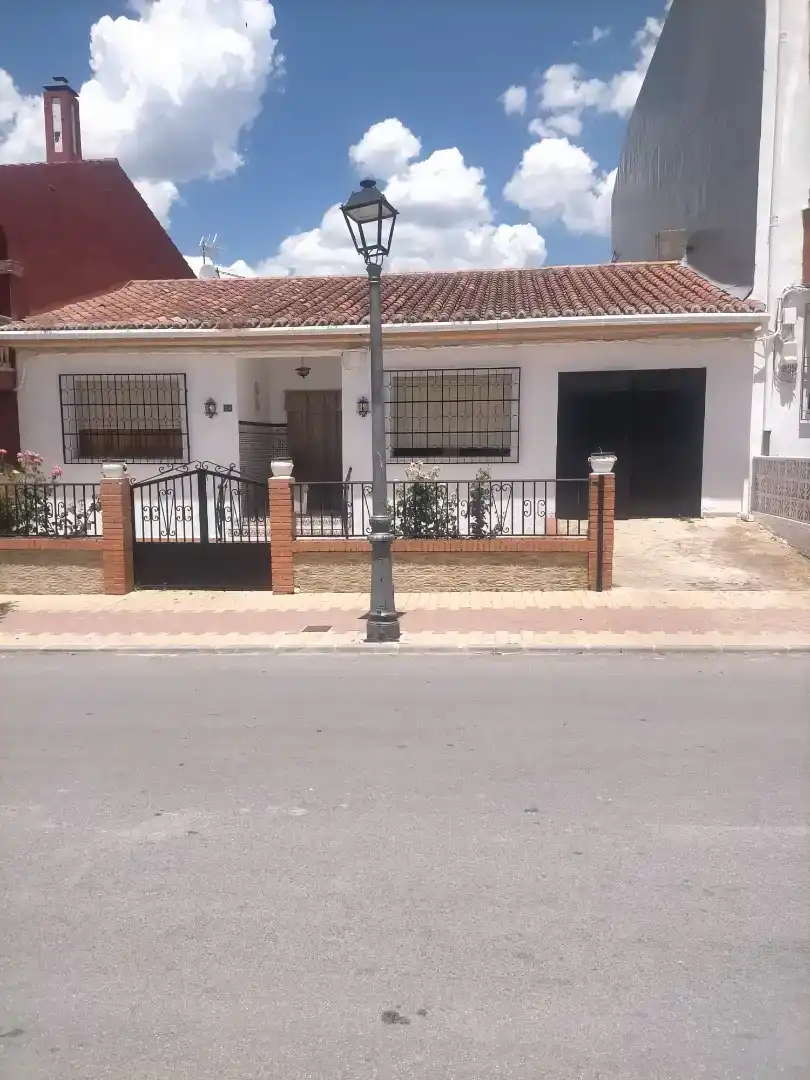 Vista exterior de Casa adosada en venda en Noalejo amb Traster, Moblat i Forn