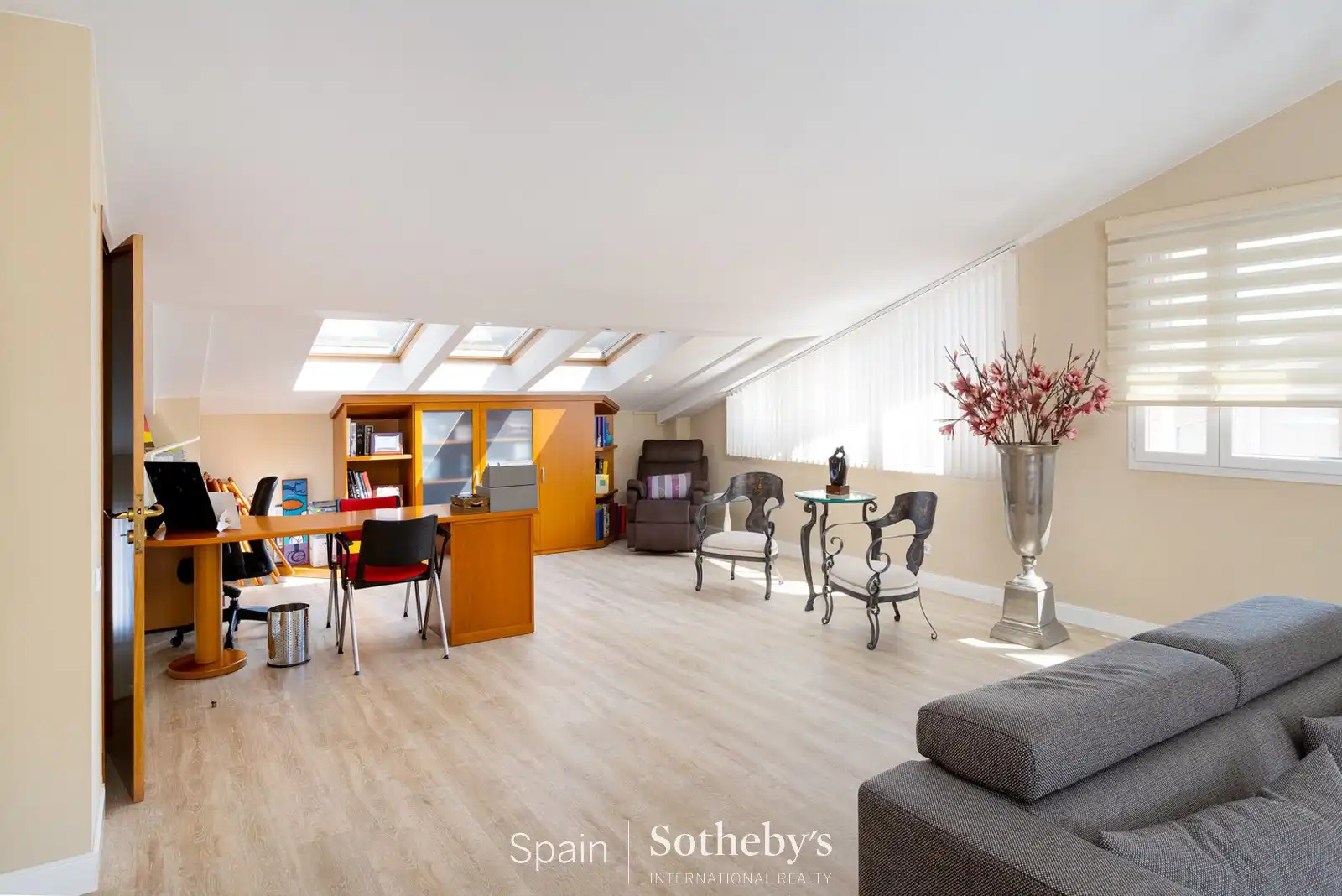 Sala de estar de Casa o chalet en venta en Alella con Aire acondicionado, Calefacción y Jardín privado