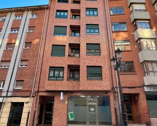 Vista exterior de Estudi en venda en Oviedo  amb Calefacció