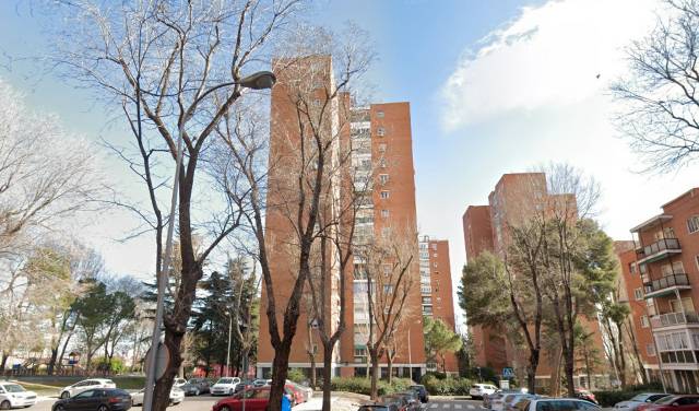 Piso en Venta en Calle de Menasalbas en Los Ángeles