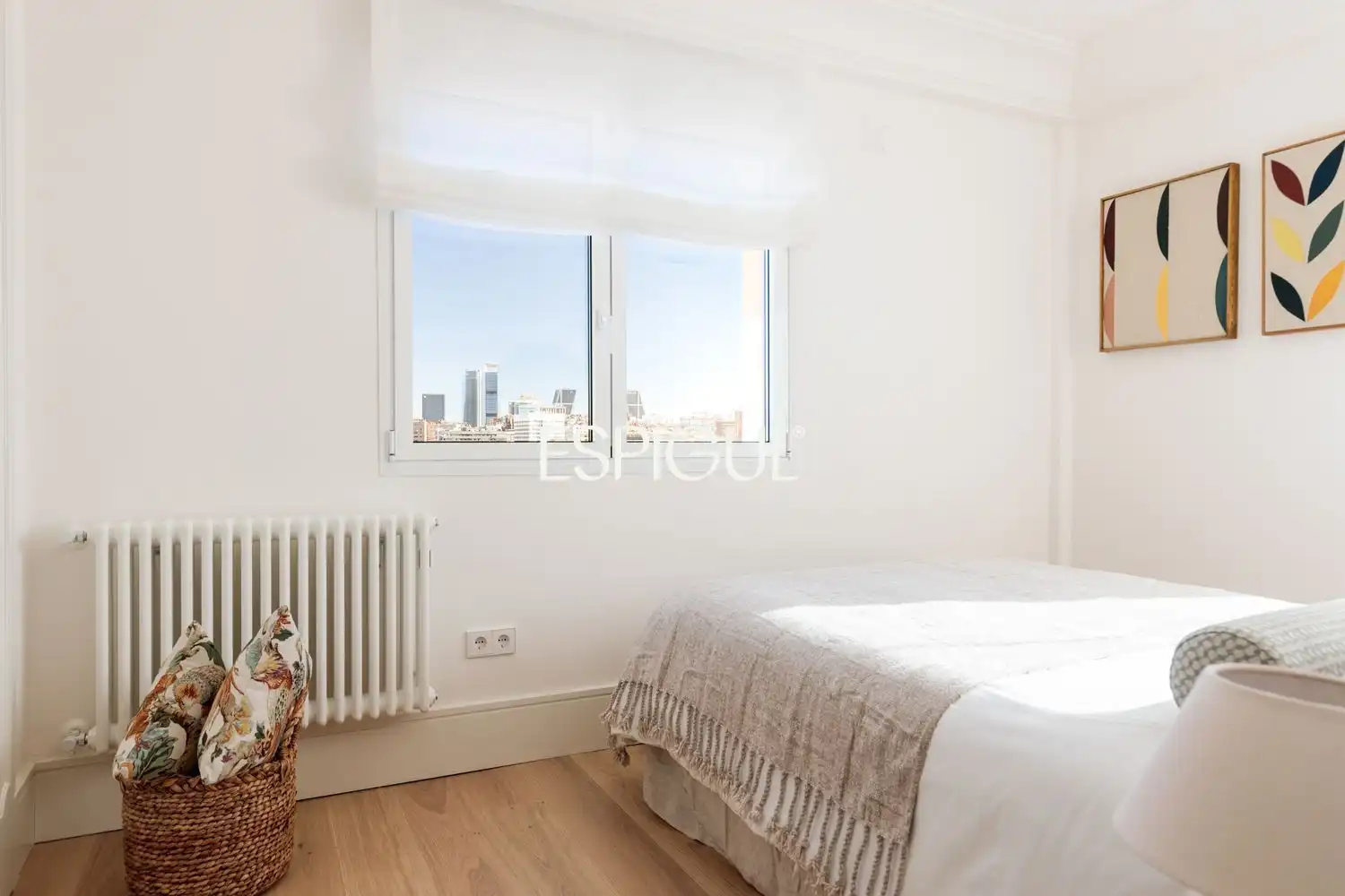 Schlafzimmer von Wohnung zum Verkauf in Madrid mit Klimaanlage, Heizung und Terrasse