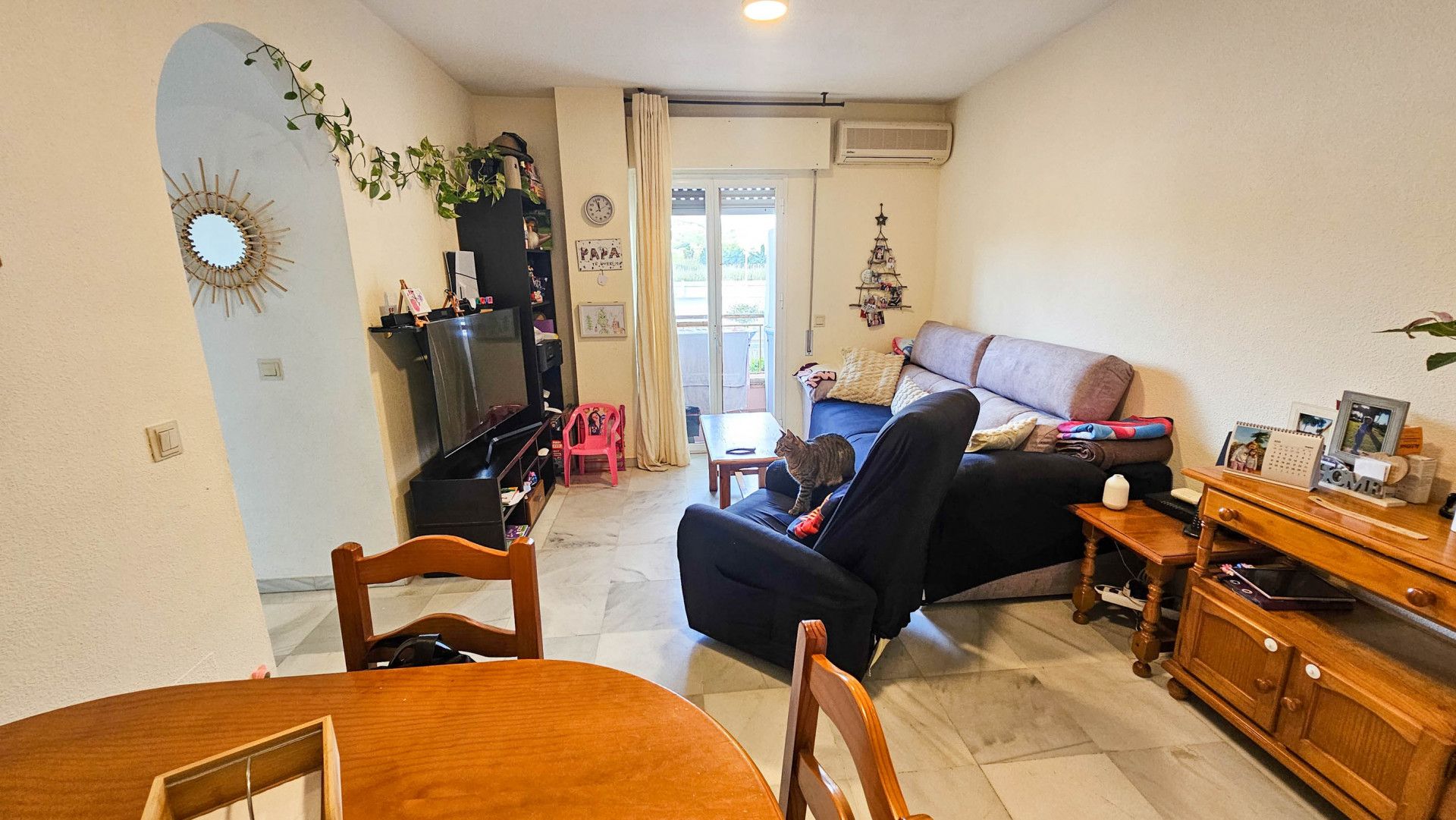 Sala de estar de Apartamento en venta en Manilva con Aire acondicionado, Terraza y Piscina
