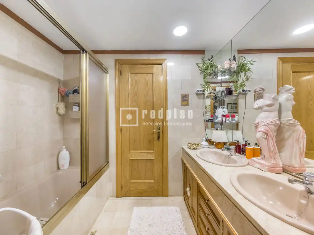Baño de Casa o chalet en venta en Alcorcón con Aire acondicionado, Calefacción y Jardín privado