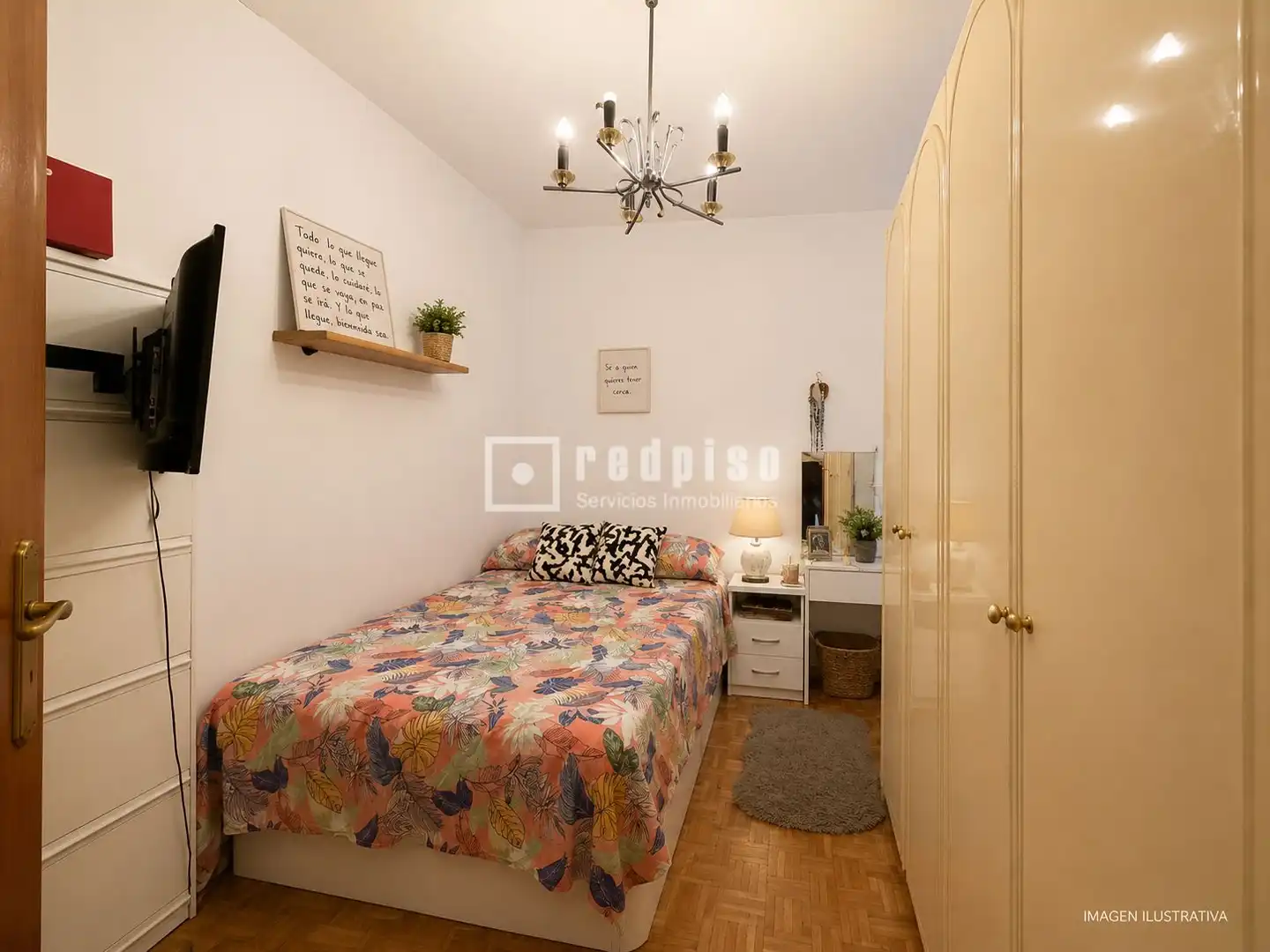 Bedroom of Flat for sale in Barcelona