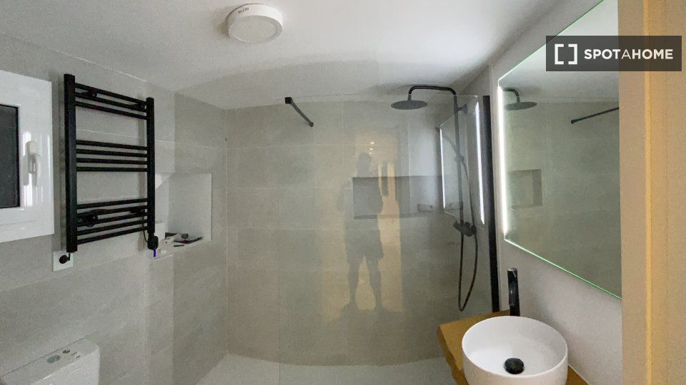 Bathroom of Flat to rent in Sant Cugat del Vallès  with Air Conditioner, Heating and Furnished