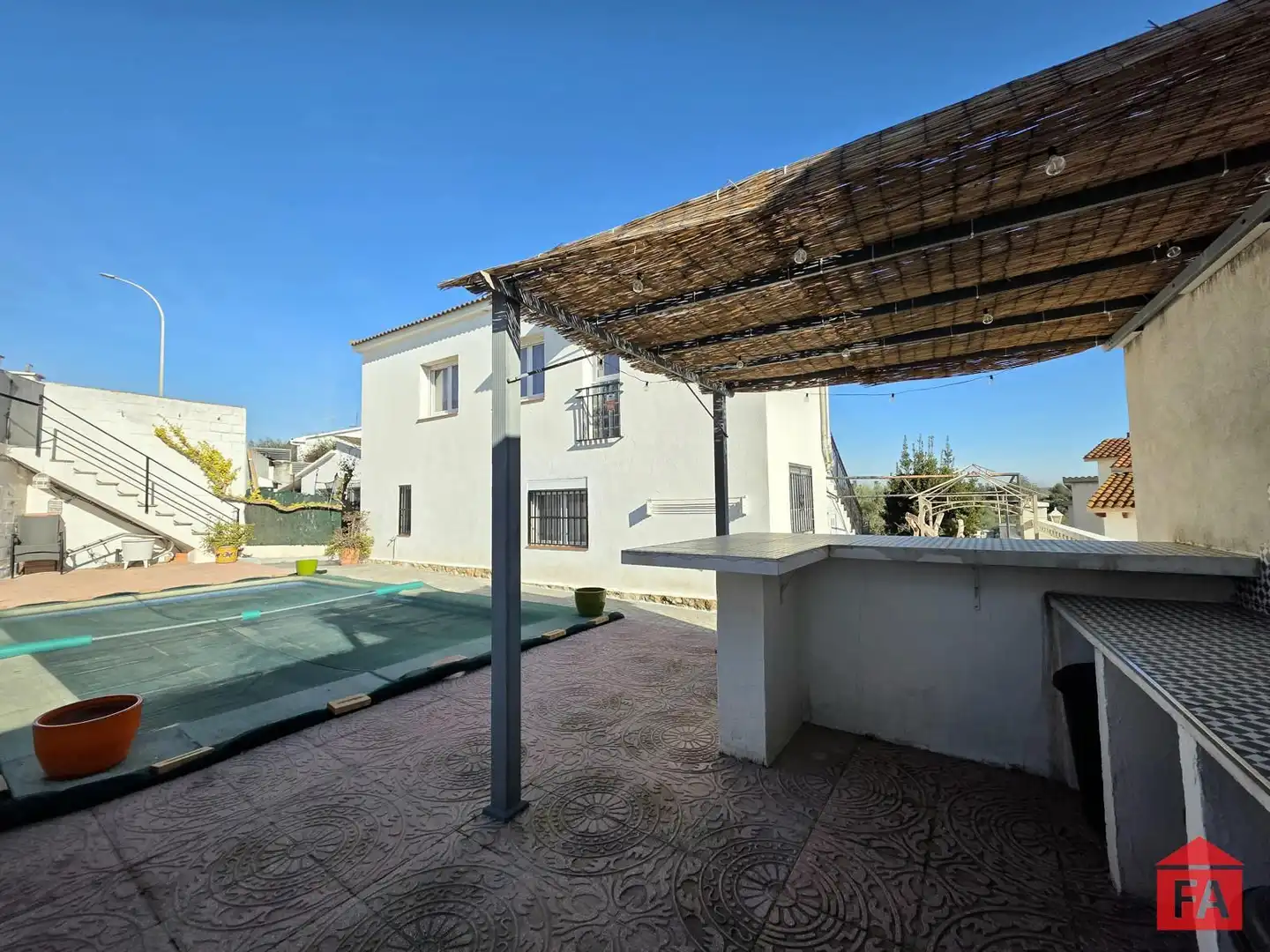 Vista exterior de Casa o xalet en venda en Albinyana amb Calefacció, Terrassa i Traster