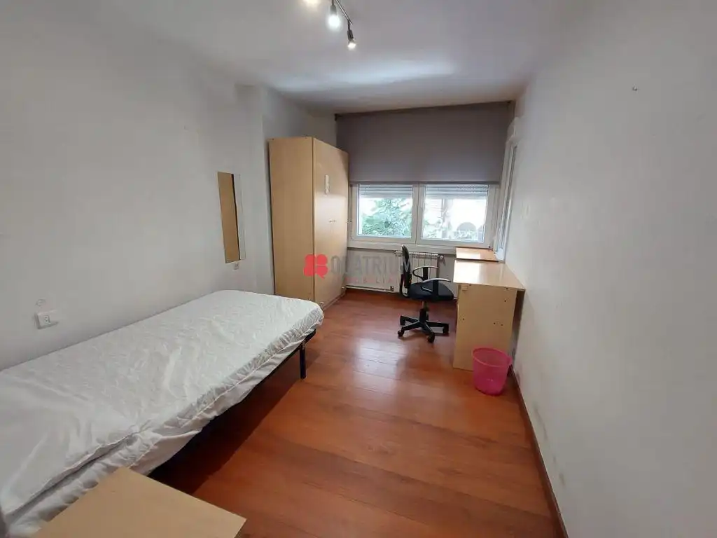 Schlafzimmer von Wohnung zur Miete in Santiago de Compostela  mit Parkett und Möbliert