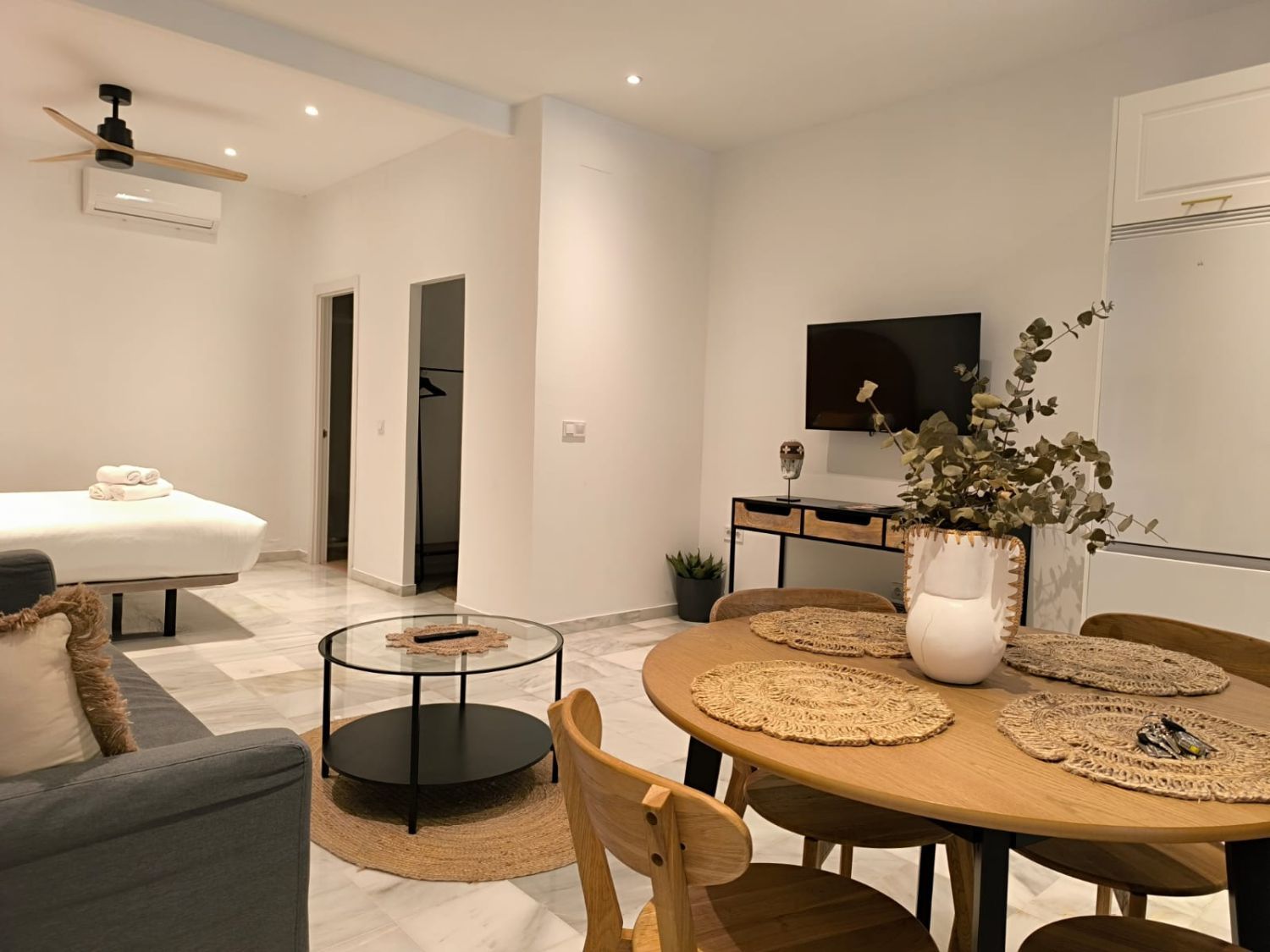 Wohnzimmer von Wohnung miete in  Sevilla Capital mit Klimaanlage und Möbliert
