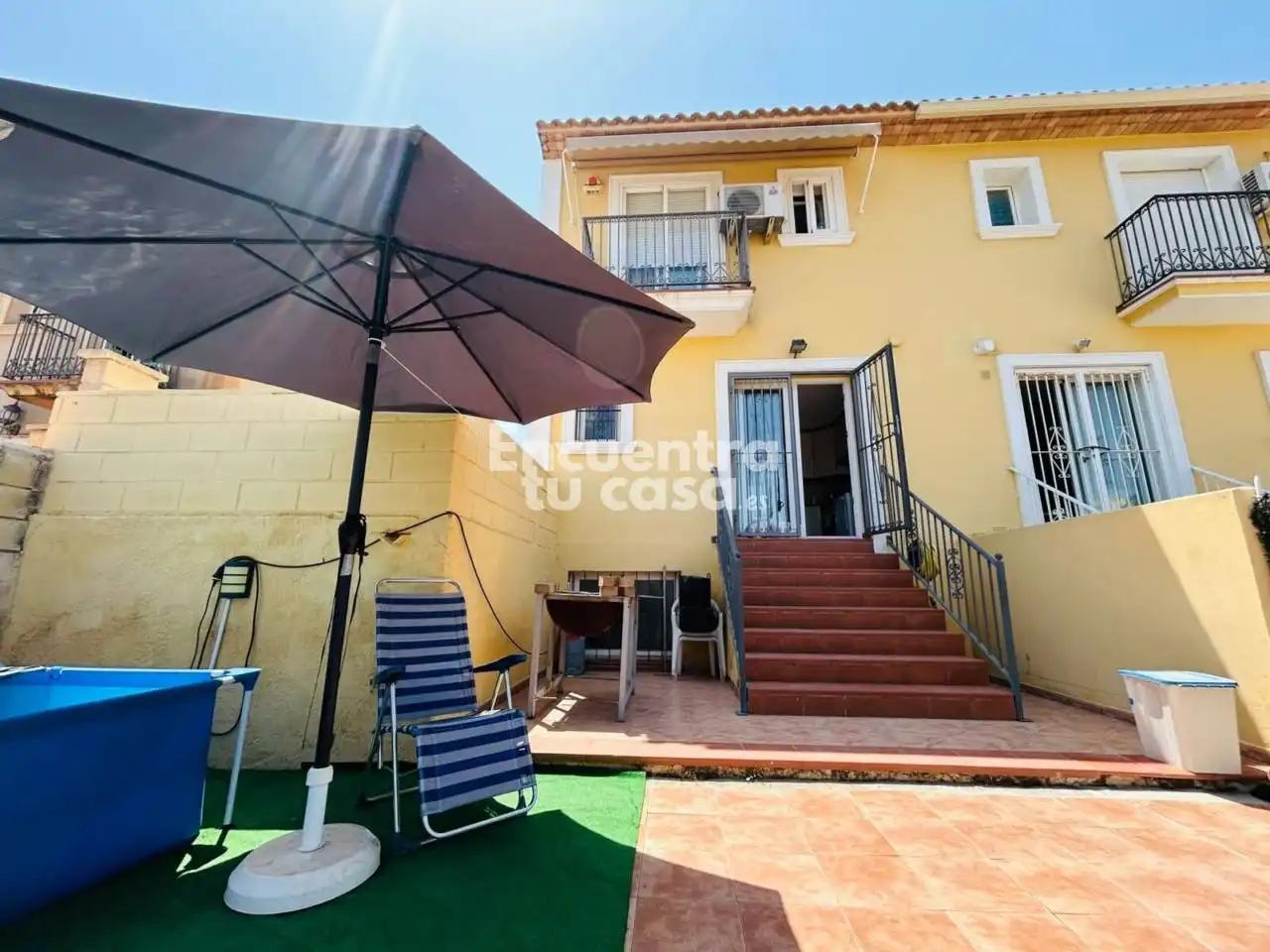 Vista exterior de Casa adosada en venda en La Nucia amb Aire condicionat, Calefacció i Jardí privat