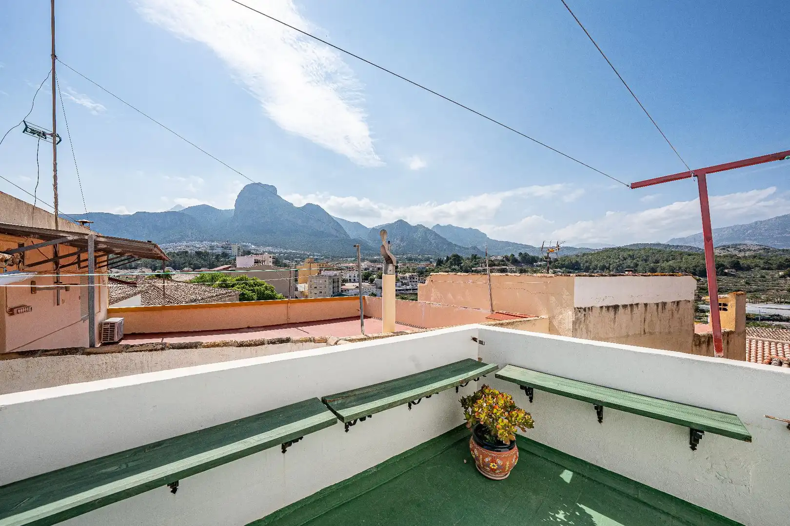 Vista exterior de Casa o xalet en venda en Polop amb Aire condicionat i Terrassa
