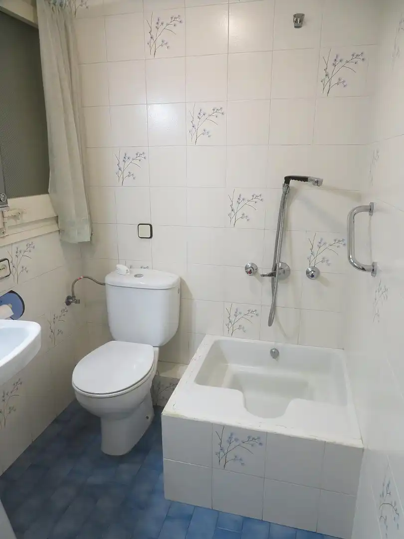 Baño de Piso en venta en Barcelona con Balcón
