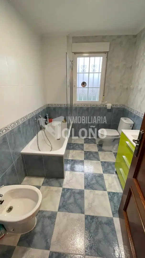 Bathroom of Houses for sale in Anguciana  with Heating, Private garden and Parquet flooring