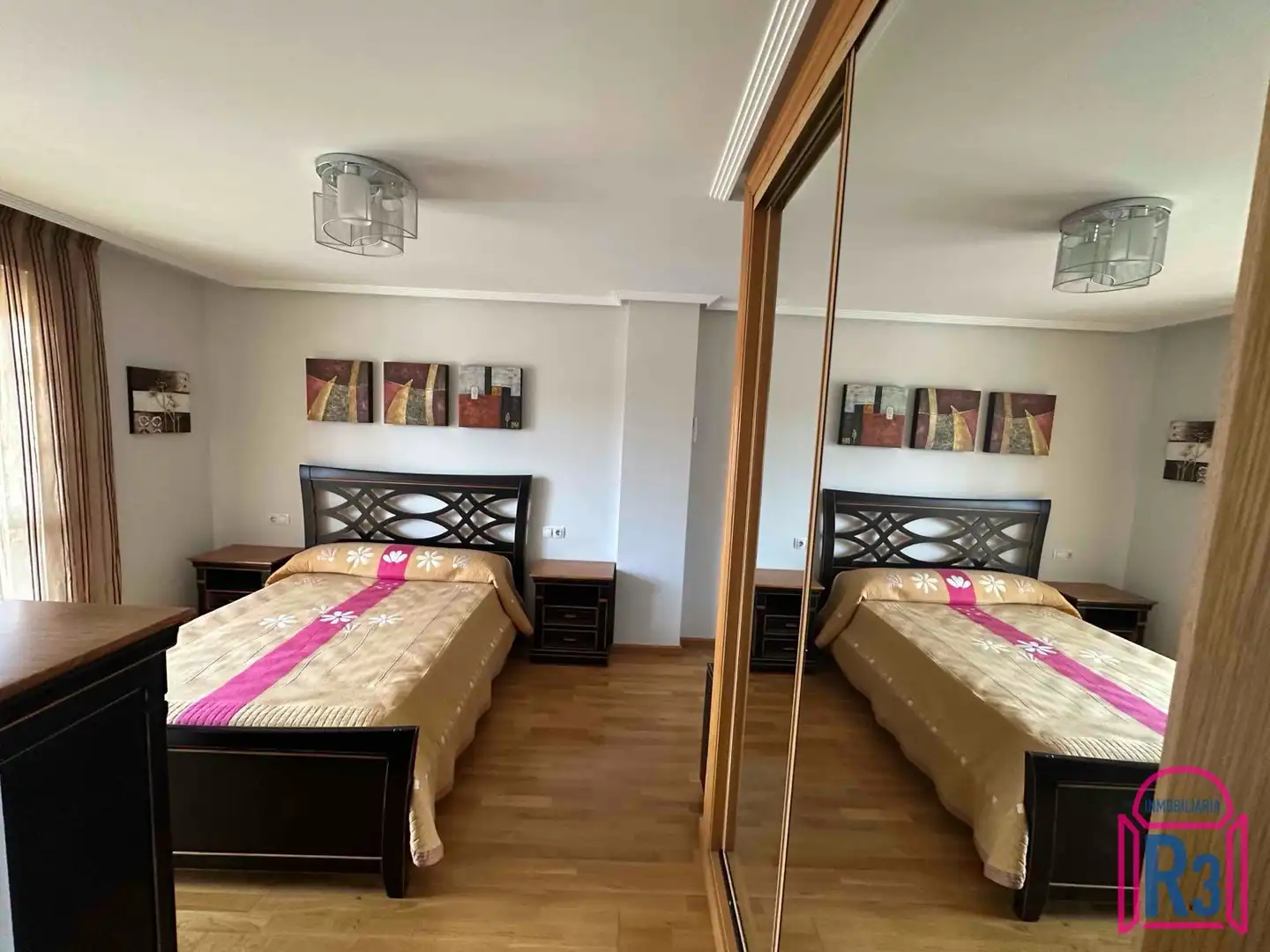 Habitación de Casa adosada en venta en Villaquilambre con Calefacción, Piscina y Amueblado