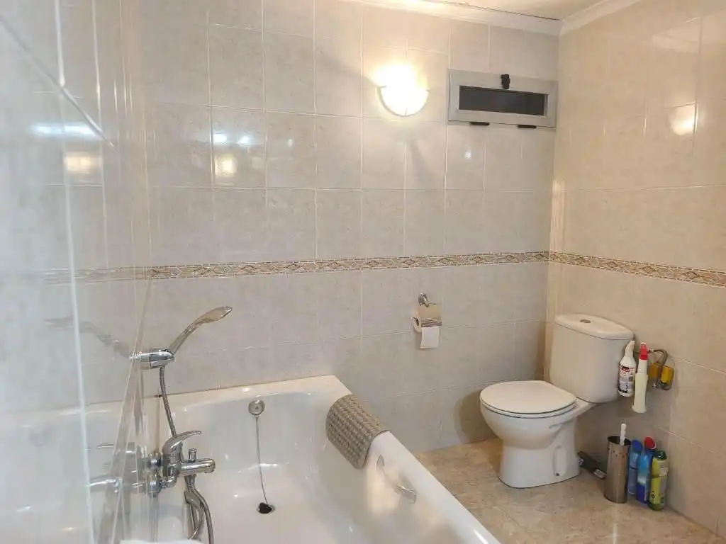 Badezimmer von Haus oder Chalet zum Verkauf in Cartagena mit Klimaanlage, Heizung und Privatgarten