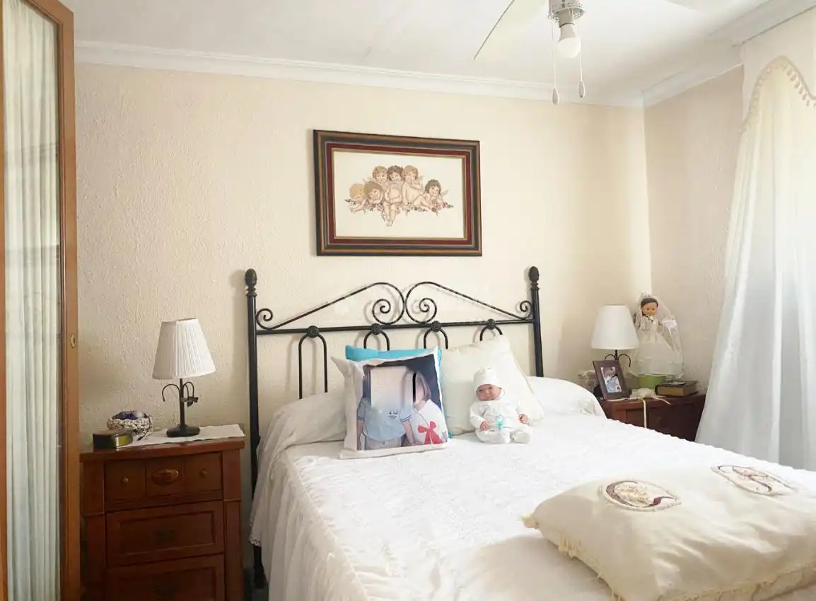 Habitación de Piso en venta en Sevilla con Aire acondicionado y Amueblado