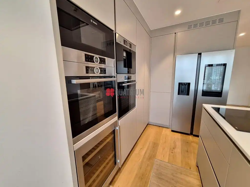 Cocina de Piso de alquiler en Santiago de Compostela  con Calefacción, Terraza y Amueblado