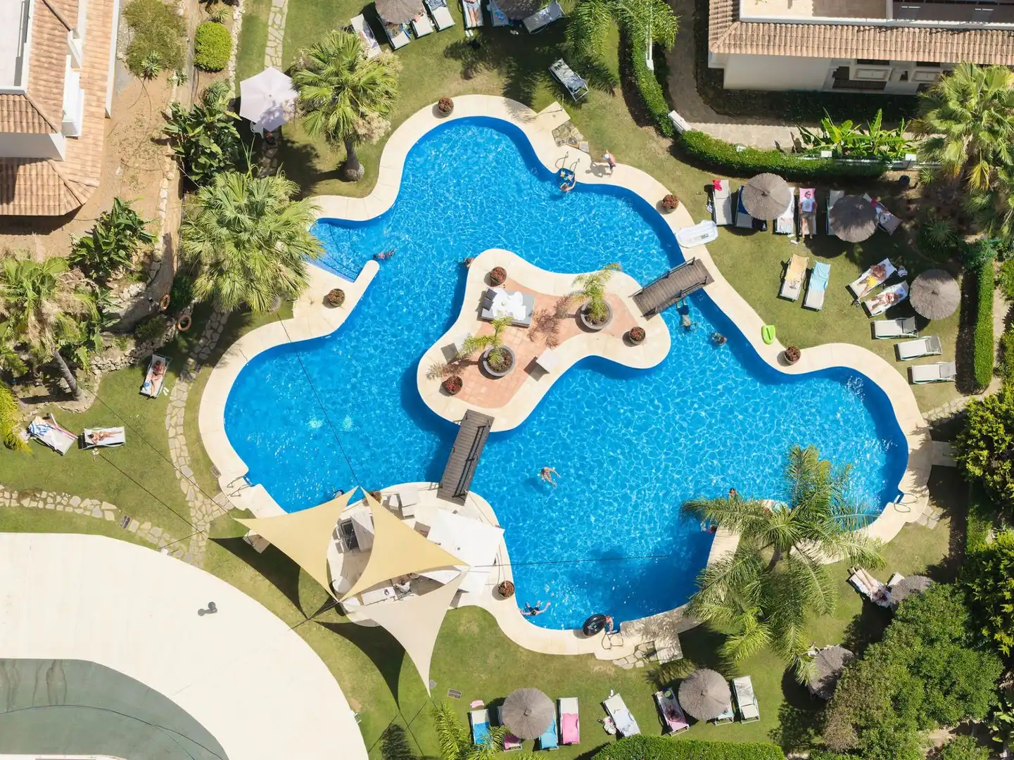Piscina de Dúplex en venda en Marbella amb Aire condicionat, Terrassa i Traster