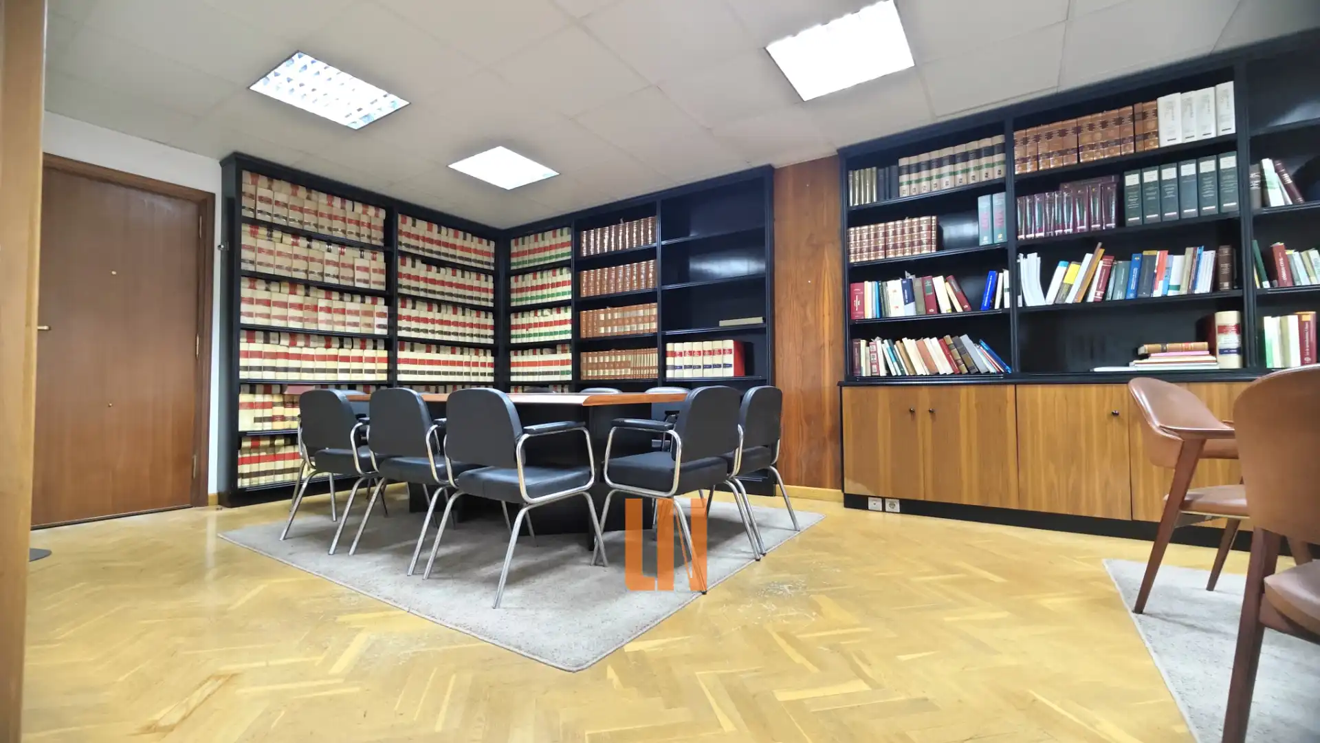 Büro zur Miete in A Coruña Capital  mit Heizung und Internet