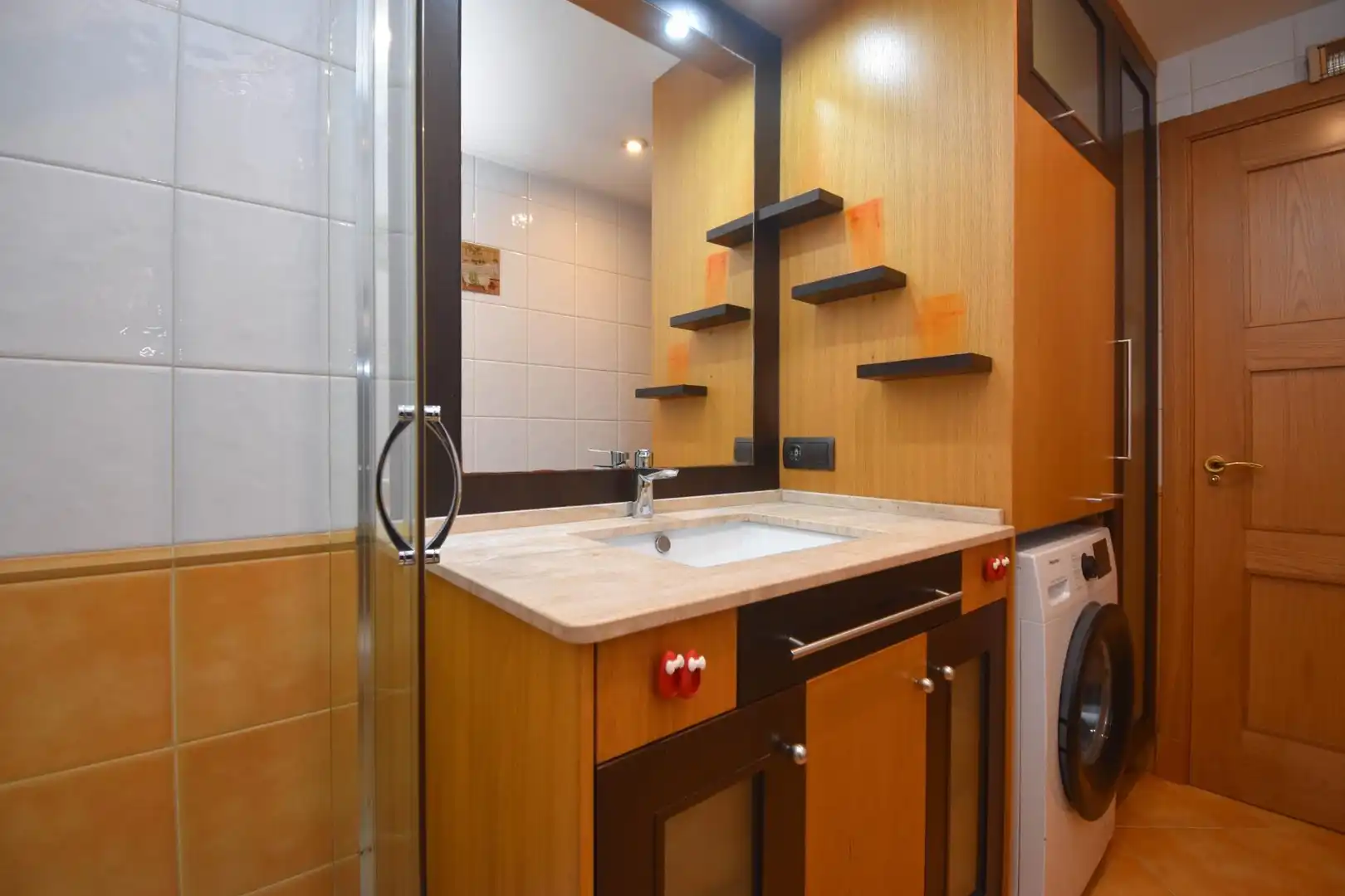 Badezimmer von Wohnung zur Miete in Cambre  mit Heizung