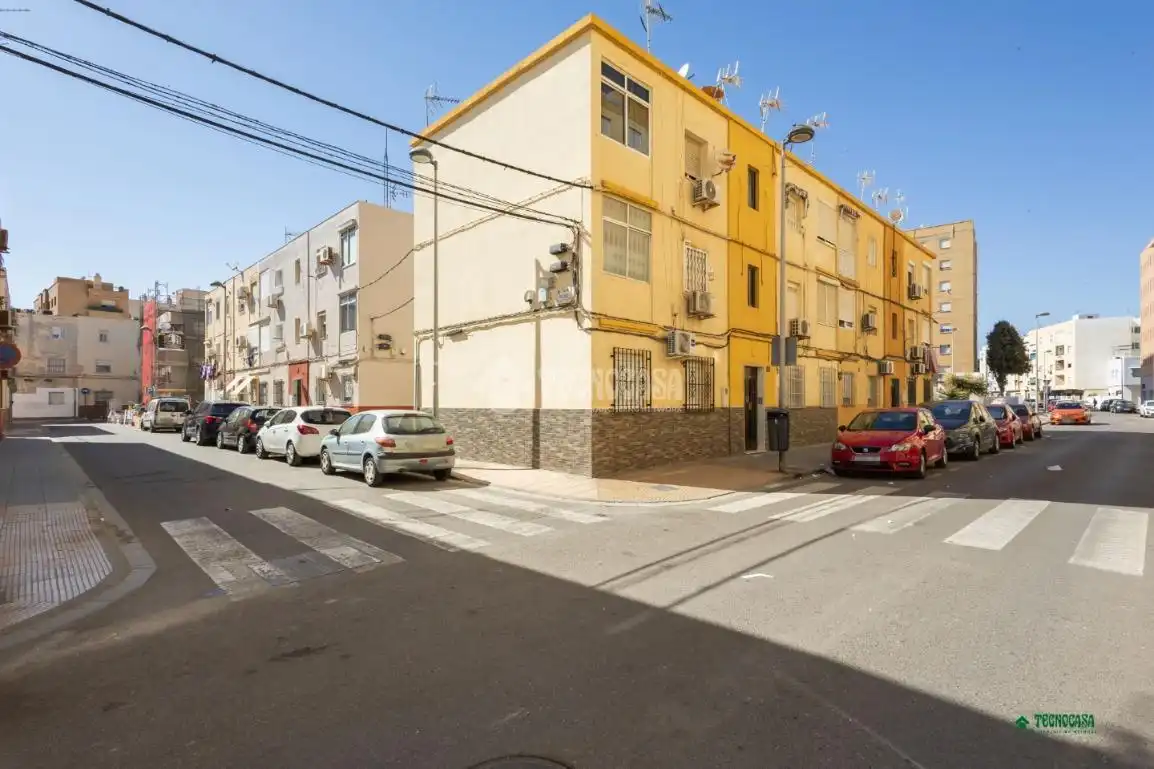 Vista exterior de Piso en venta en Almería