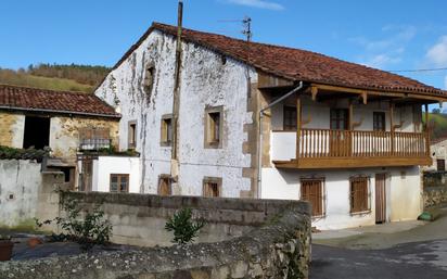 Vista exterior de Casa o xalet en venda en Saro amb Balcó