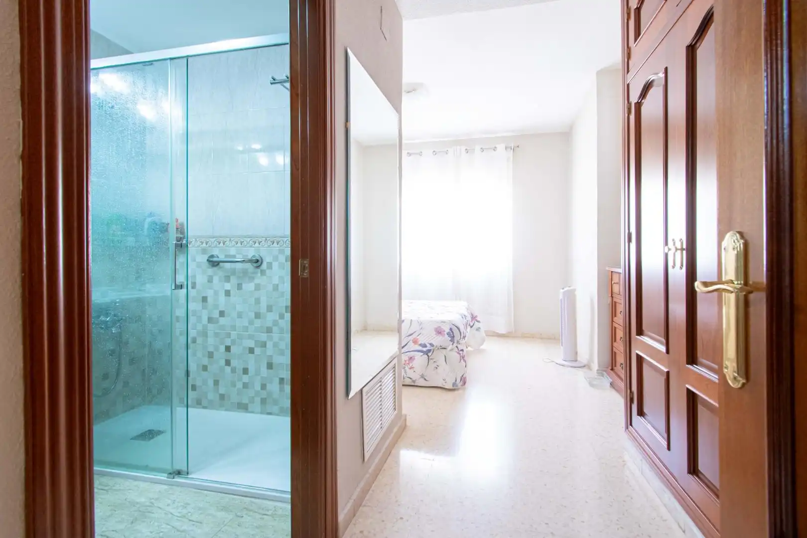 Bathroom of Flat for sale in Sevilla  with Air Conditioner, Heating and Terrace