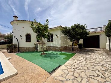 Xalet amb piscina en venda a Miami Platja
