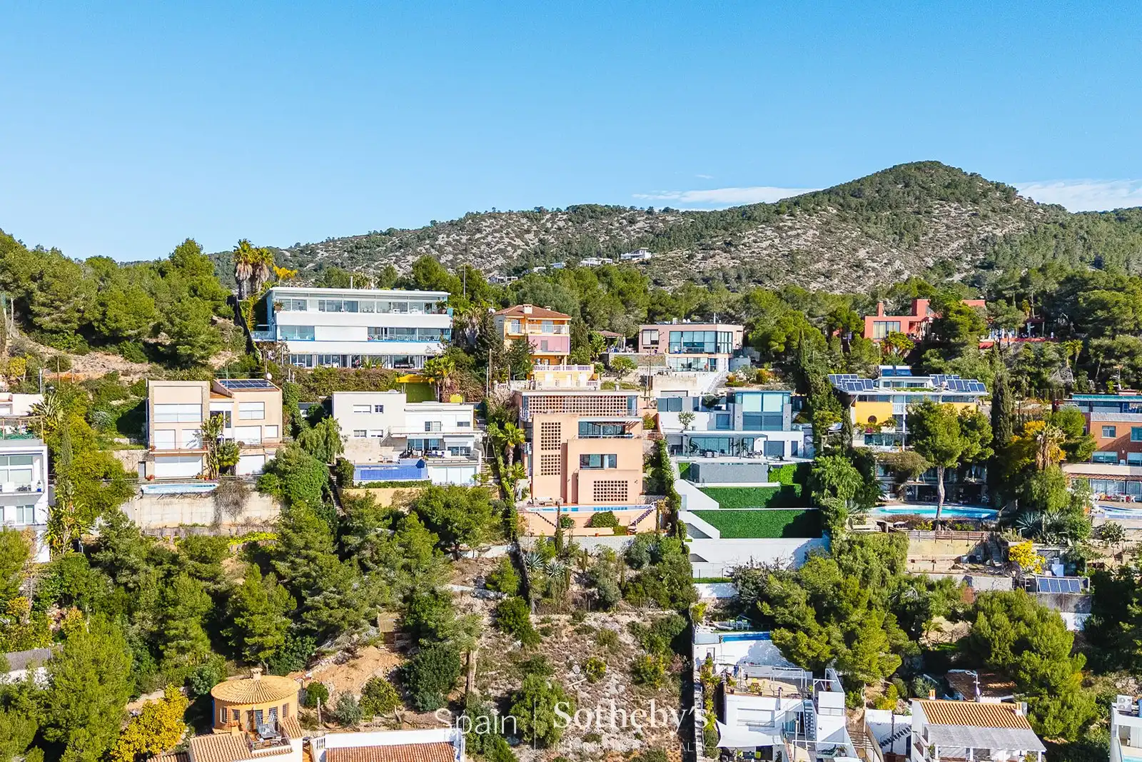 Vista exterior de Casa o xalet en venda en Sitges amb Aire condicionat, Calefacció i Jardí privat
