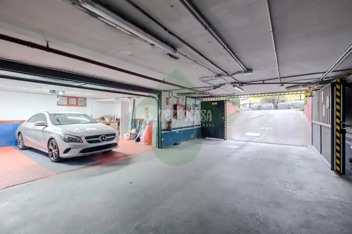 Parking of Detached homes for sale in Griñón  with Air Conditioner, Heating and Parquet flooring