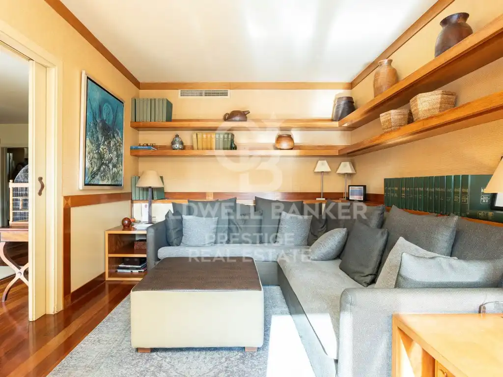 Sala de estar de Piso en venta en Barcelona con Jardín privado, Terraza y Piscina comunitaria