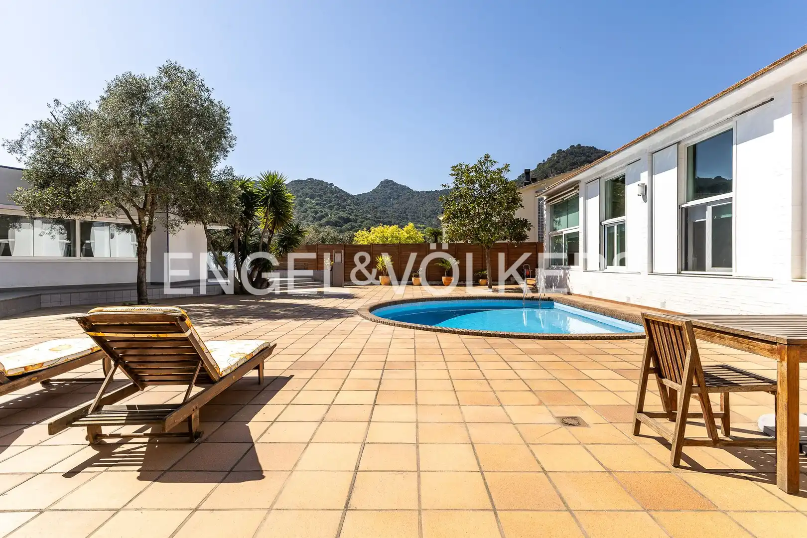 Vista exterior de Casa o xalet en venda en Argentona amb Calefacció, Jardí privat i Terrassa
