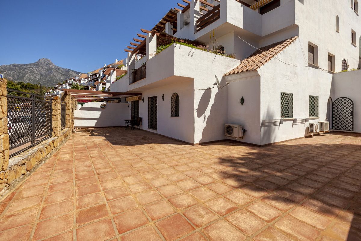 Vista exterior de Planta baixa en venda en Marbella amb Aire condicionat, Calefacció i Terrassa